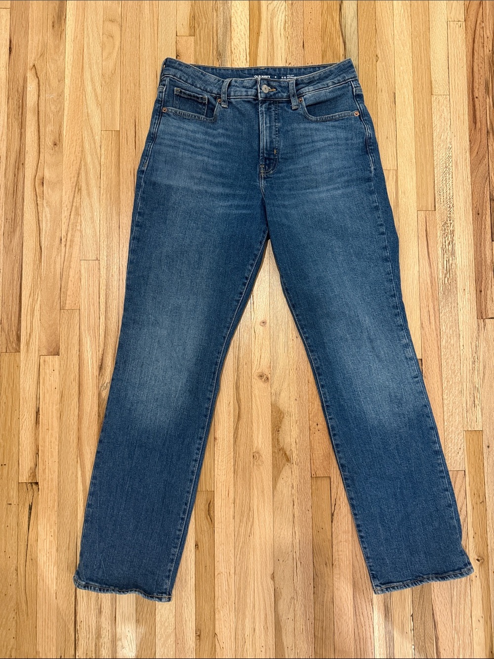 Old Navy Straight Leg Jeans in Medium Blue Wash